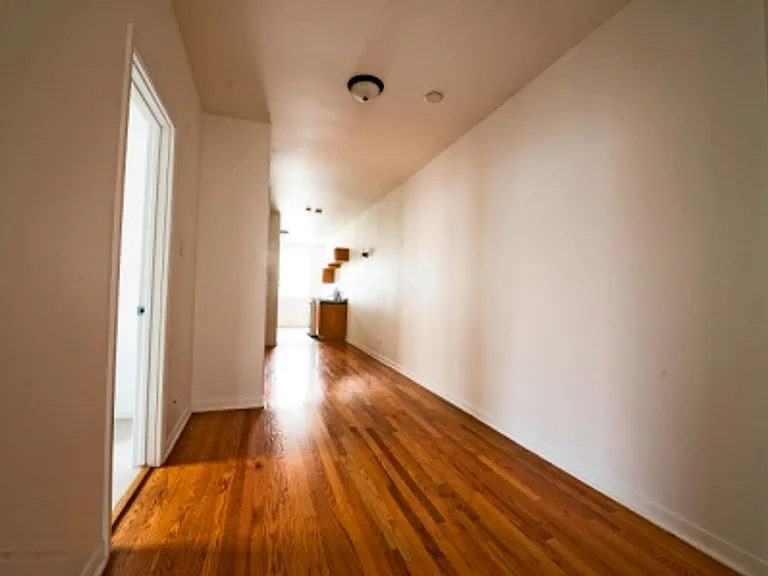 7829 S Phillips Ave — Photo 1