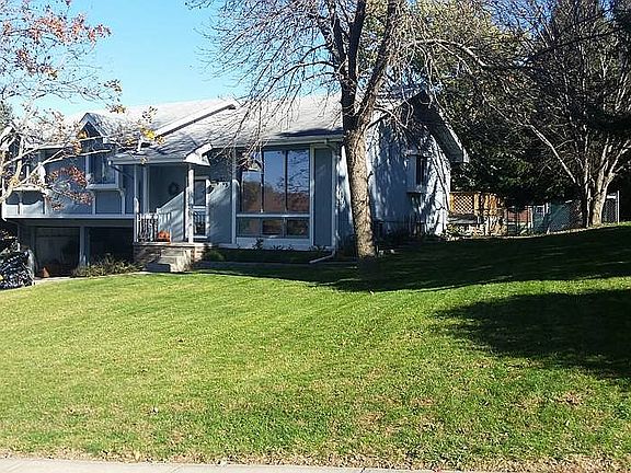 2nd image of 305 Corral Cir