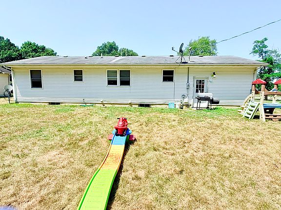 3rd image of 56631 Lyle Dr