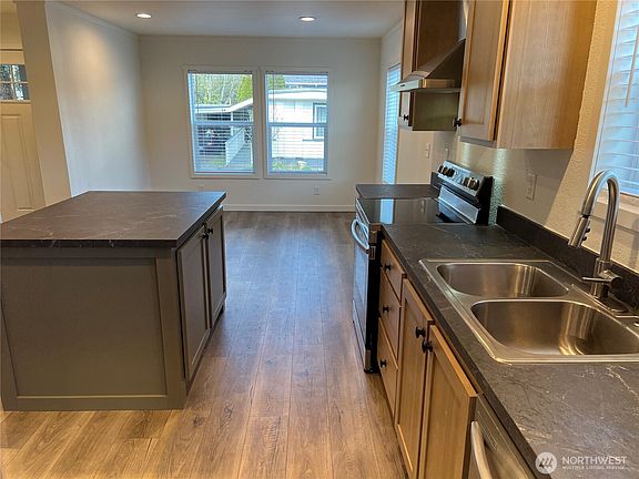 4th image of 512 SW Berry Lake Road #21