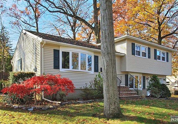 2nd image of 44 Floral Ln