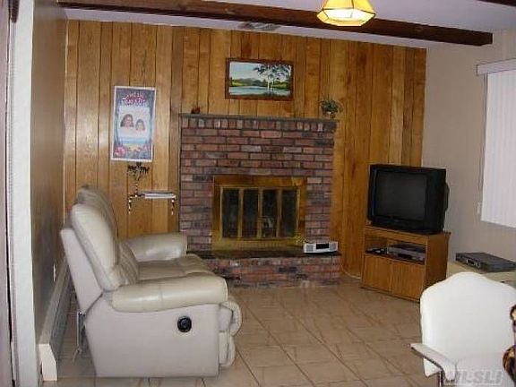 4th image of 35 Dorothy Ln