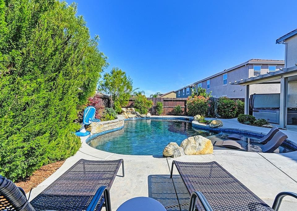 1st image of 5112 Wood Way