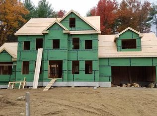 18 Bacon St, Pepperell, MA 01463