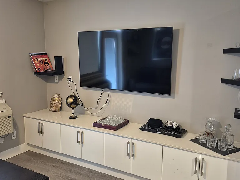 925 Leon Ave #427 — Photo 2