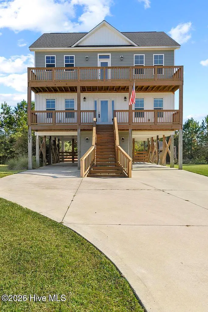 4 bed, 3.0 bath, $2,500 — Photo 1