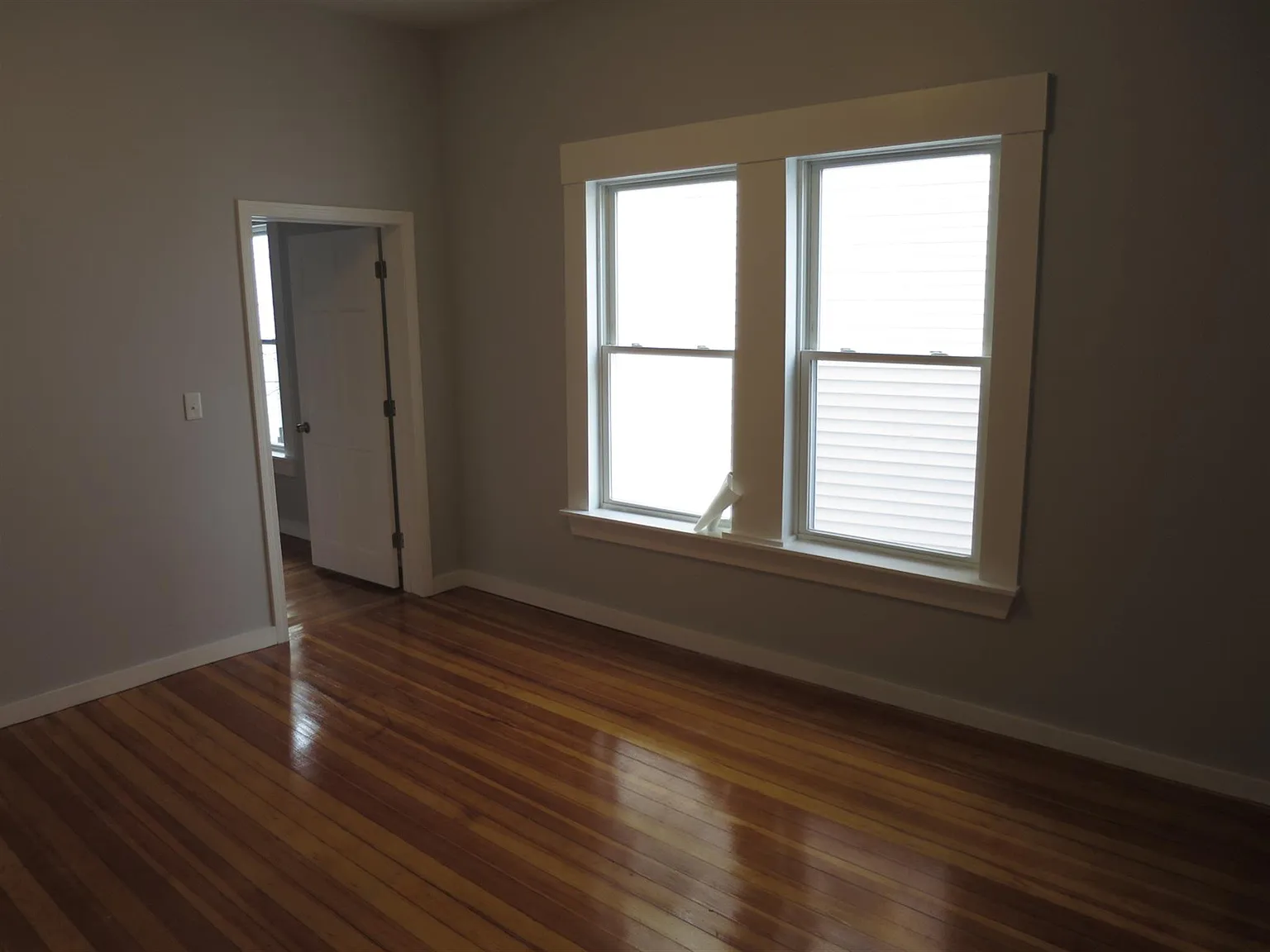 2 bed, 900 sqft, $3,100 — Photo 3