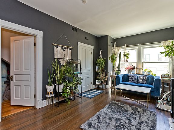 3rd image of 1846 W Melrose St #1