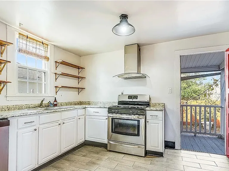 634 W 32nd St — Photo 7