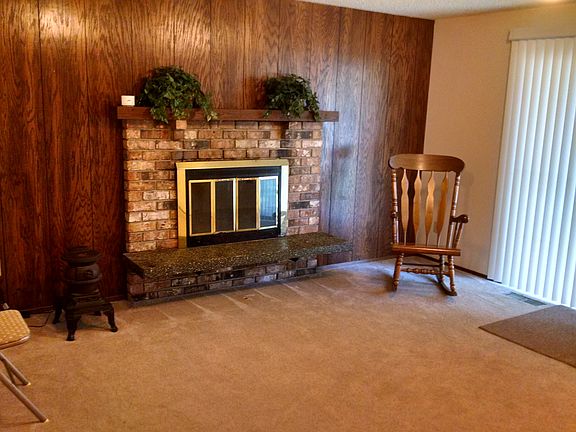 2nd image of 610 NW Fairwood Way