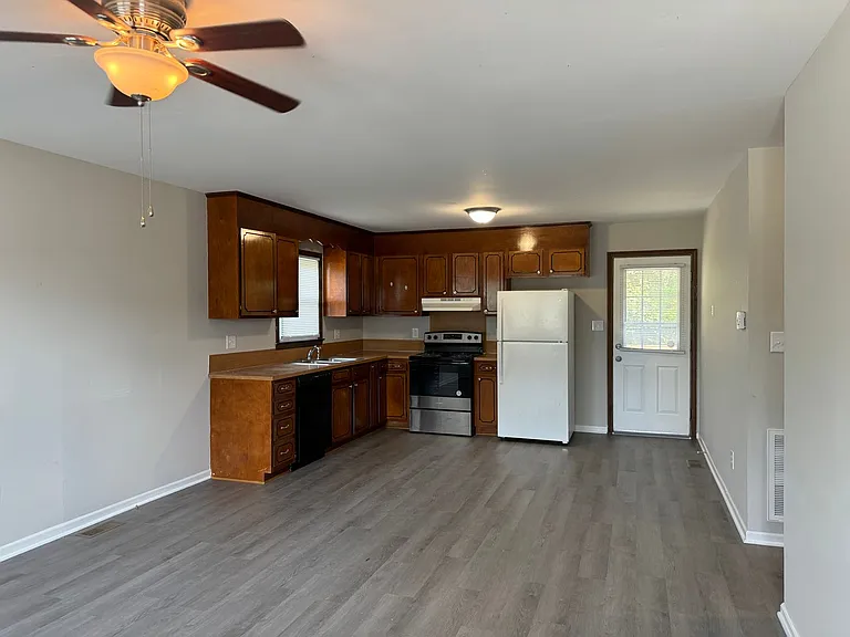 2233 Rose St — Photo 2