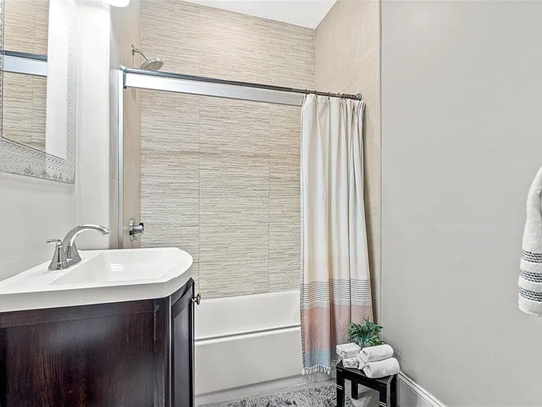 54 Stanley Ave — Photo 7