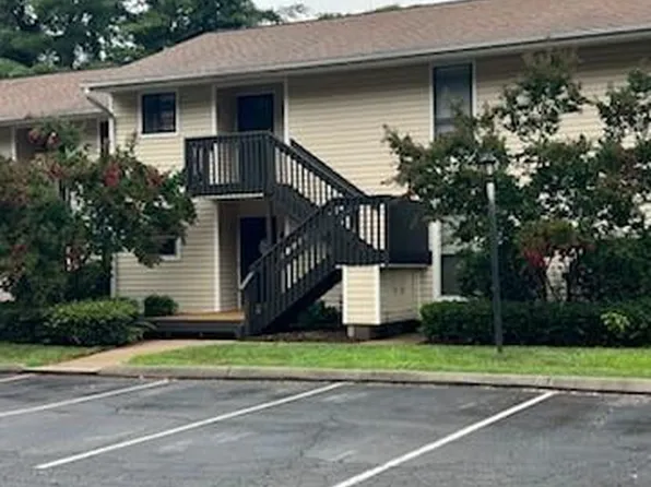 203 Driftwood Ln, Winston Salem, NC 27104