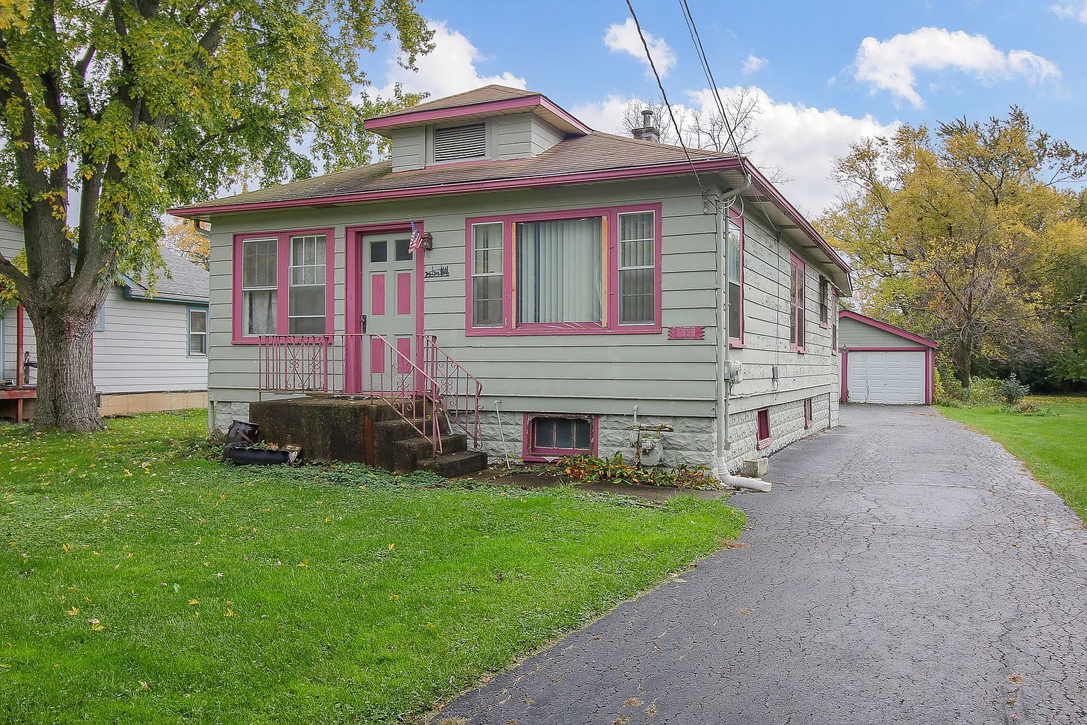 1959 Hitchcock Ave photo 1