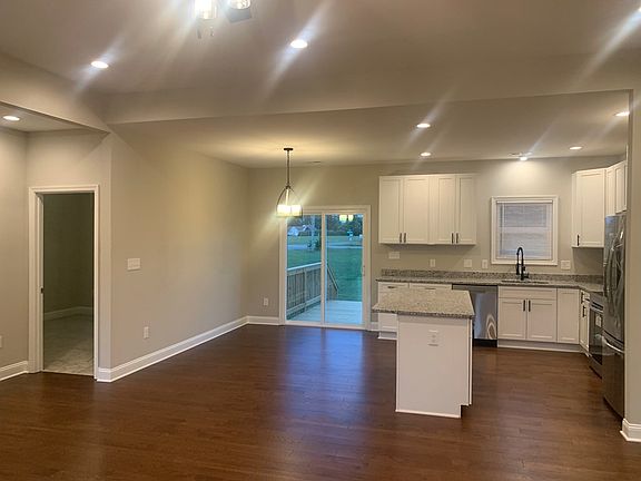 4th image of 283 Woodland Dr