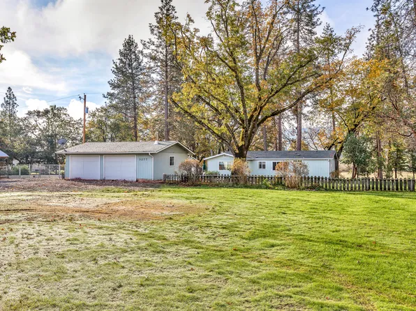 3277 McMartin Ln, Central Point, OR 97502