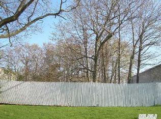 Madison St, Mount sinai, NY 11766