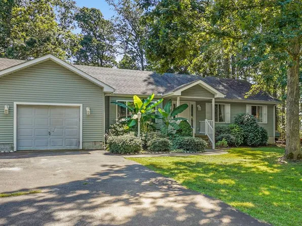 37138 Main Sail Ct, Greenbackville, VA 23356