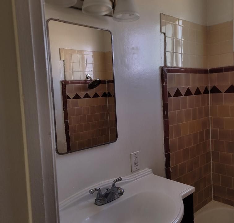 1st image of 424 S Sadler Ave #424