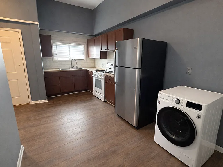 430 Case Ave #1 — Photo 3