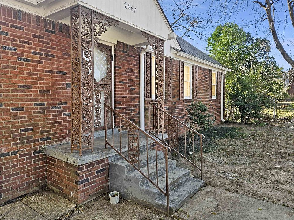 1st image of 2667 Barron Ave