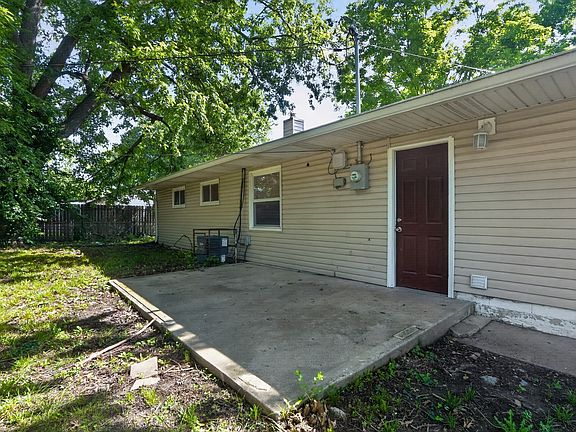 2nd image of 3302 N Ashland Ave