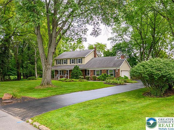 3rd image of 655 Yorkshire Rd