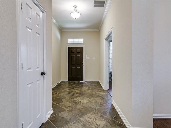 3rd image of 304 Highland Park Ln
