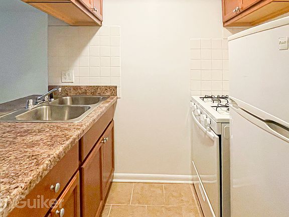 3rd image of 540G W Roscoe St #478