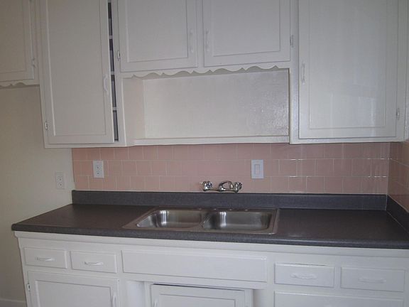 4th image of 718 Woodlawn Ave