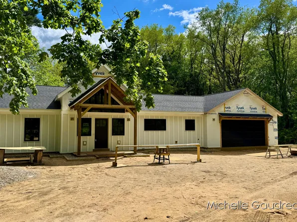 1079 Arlington St, Middleville, MI 49333