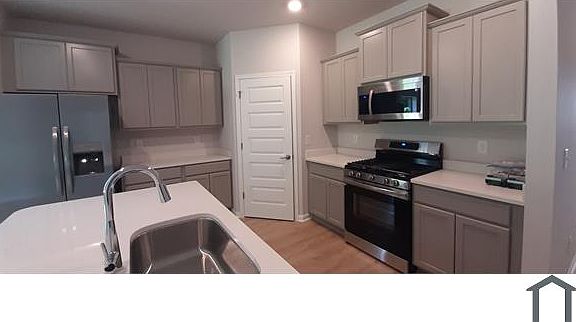 3rd image of 292 Shangrila Way