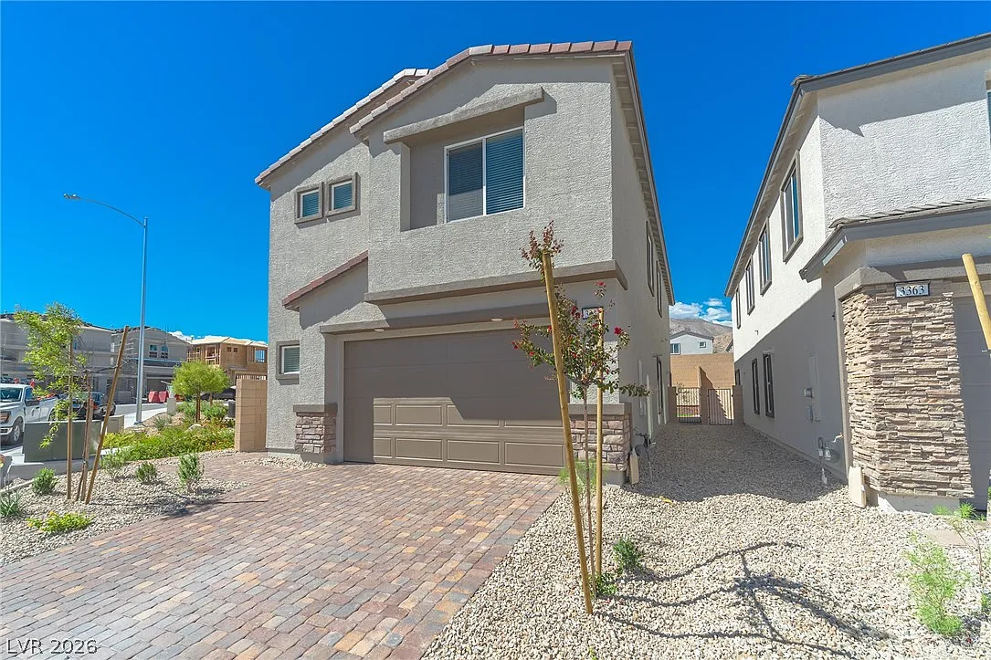 4 bed, 2.5 bath, 2588 sqft, $2,700 — Photo 2