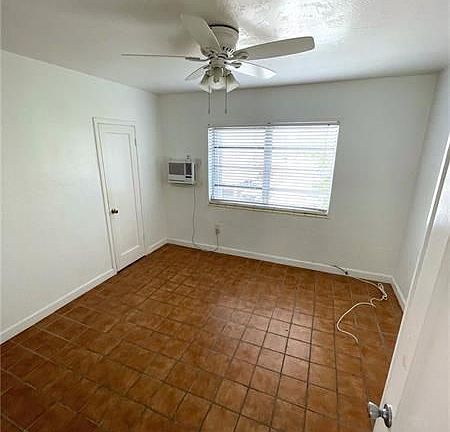 4th image of 631 SW 11th Ave #15E
