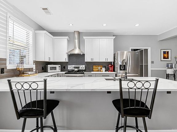 5th image of 419 E Colonel Glenn Rd