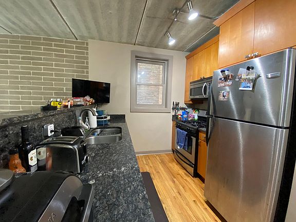 3rd image of 3756 N Wilton Ave #1S