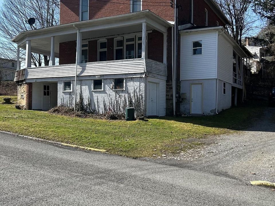 200 Jackson St Kingwood WV Zillow