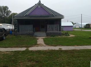 302 W 2nd St, Holstein, IA 51025
