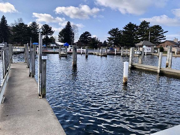 3rd image of 98 Harbor Dr #12