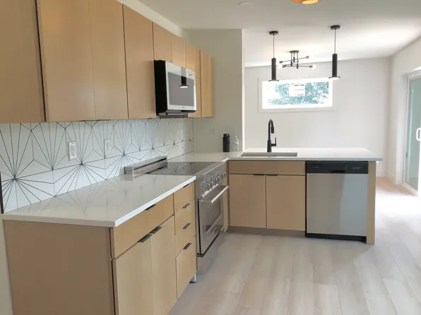 811 Burr Oaks Dr Unit 1001, West Des Moines, IA 50266