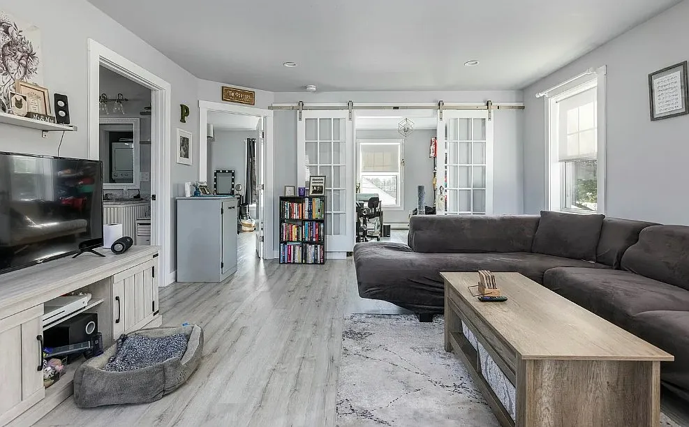2 bed, 770 sqft, $2,100 — Photo 1