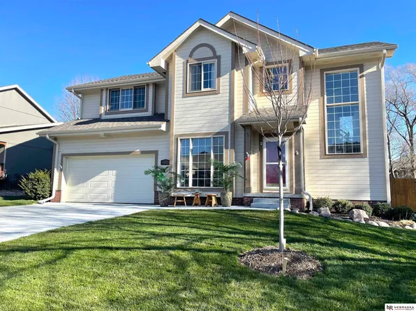 503 Fleetwood Dr, Papillion, NE 68133