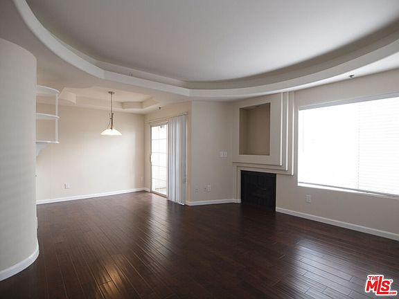 3rd image of 10627 Moorpark St APT 4
