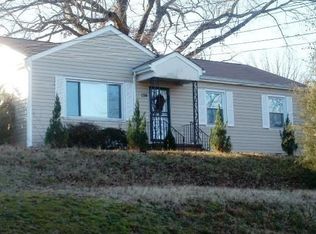136 Hollyhill Dr, Petersburg, VA 23805