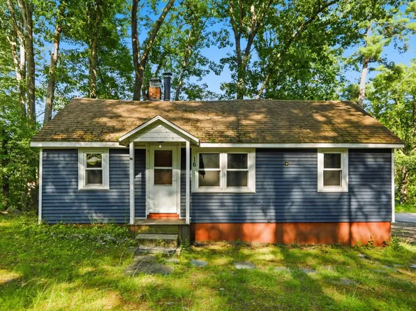 16 Hillside Avenue, Amherst, NH 03031-1840