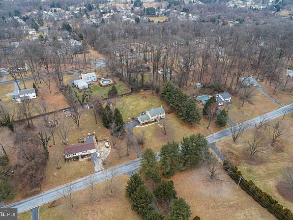 2nd image of 1576 Delong Dr