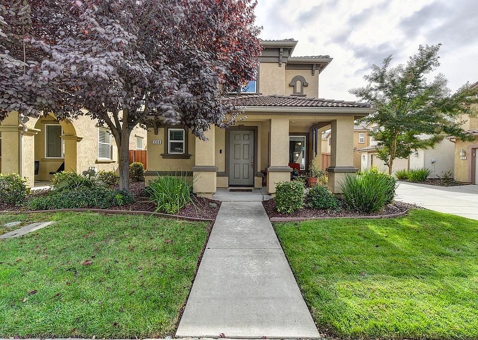 1st image of 3309 Paumanok Way