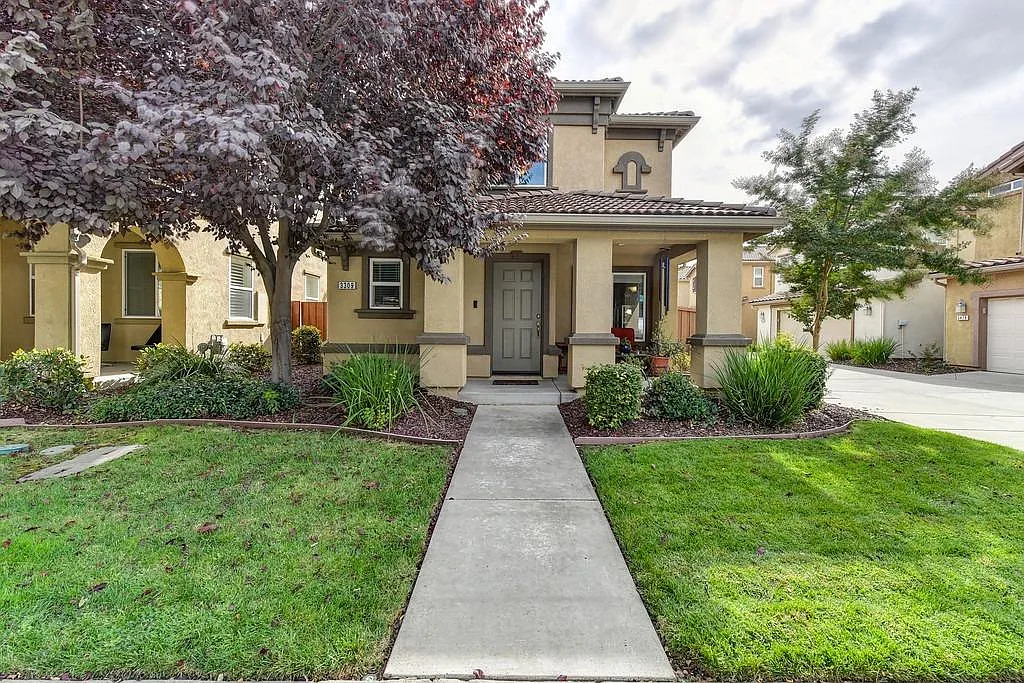 3309 Paumanok Way photo 1