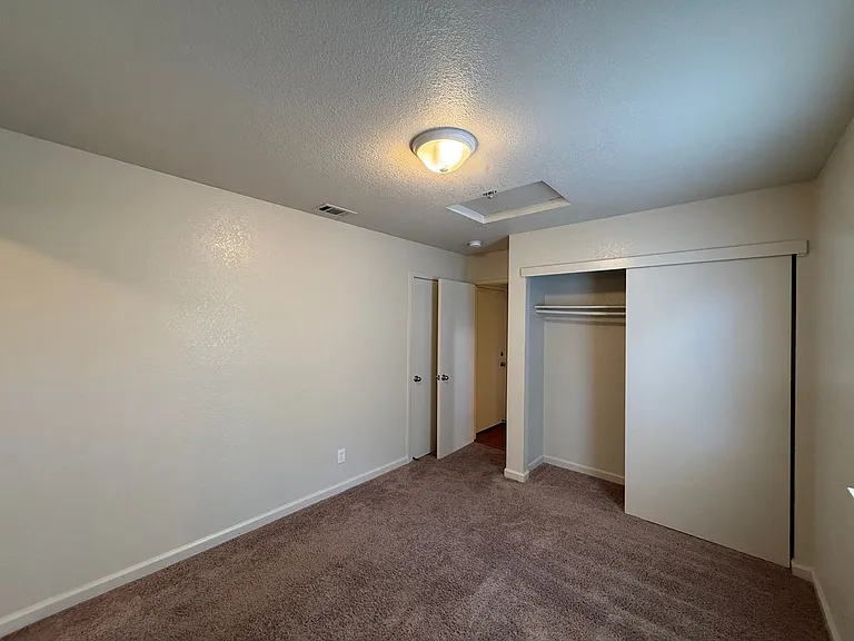 2054 Hyannis Cir — Photo 19