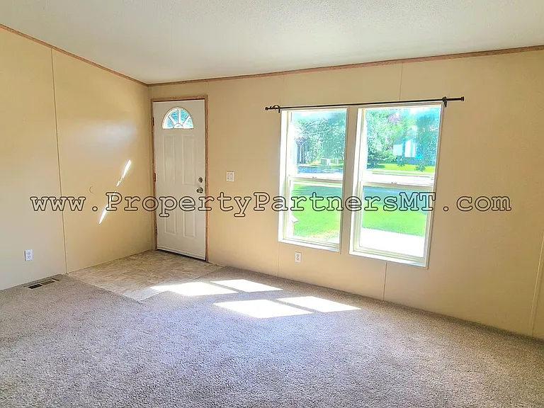106 Sunlight Ave — Photo 2